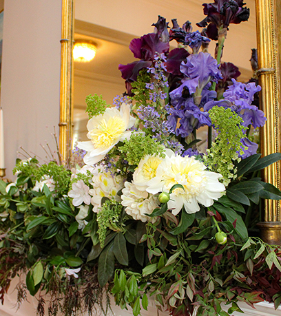 an arrangement of purple and white flowers.